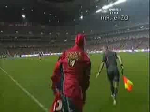 fan Benfica hits referee – Funny moment :D