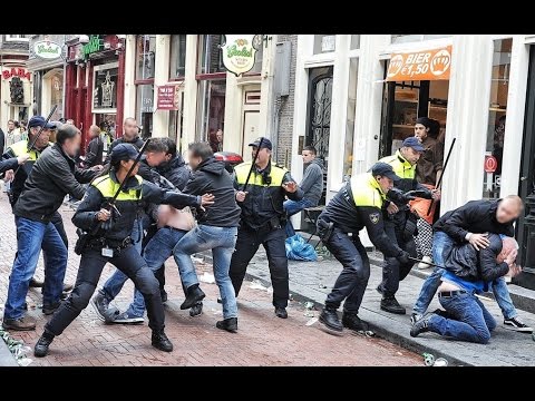 12/13 Chelsea FC – SL Benfica in Amsterdam Chelsea hooligans charge Benfica fans