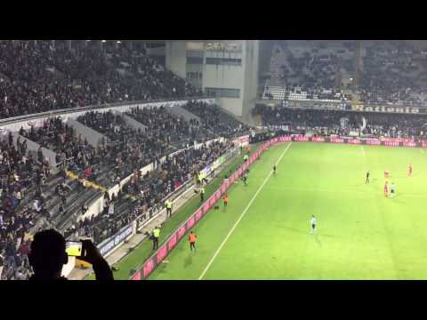 ADEPTOS DO VITÓRIA SC ARREMESSAM CADEIRAS – VITÓRIA SC vs SL BENFICA (TAÇA DA LIGA 10-01-2017)