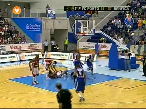 Basquetebol: FC Porto Ferpinta 95-69 Benfica