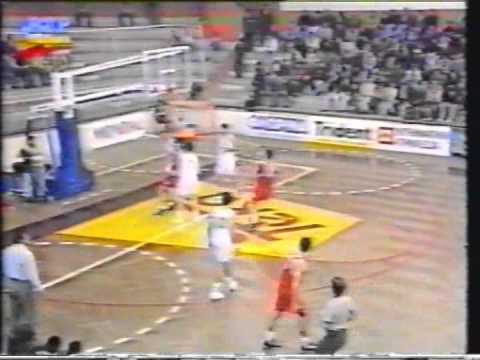 Benfica x Panathinaikos – Angola Jean Jacques against Vrankovic in  Euroleague 1996 (low quality)