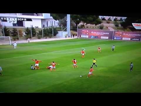 Benfica B 3 – 1 Sporting B 11/12/2013 FIGHT  Mitrovic resolve !