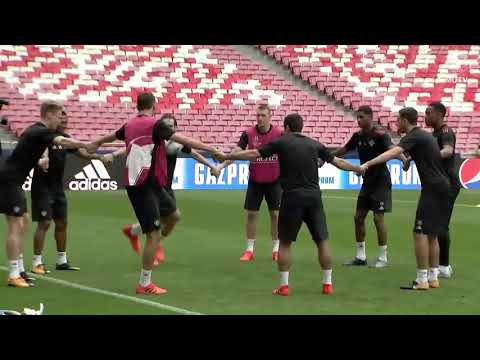 Manchester United Training Session for S.L. Benfica Match