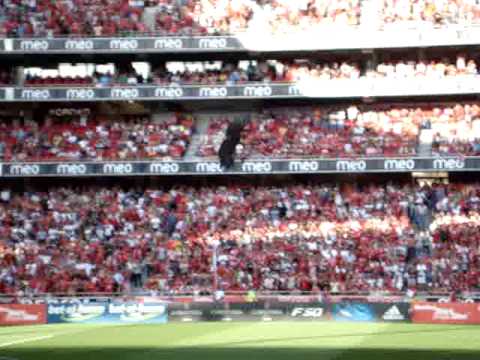 SL Benfica x AC Milan – Vôo da águia Vitória