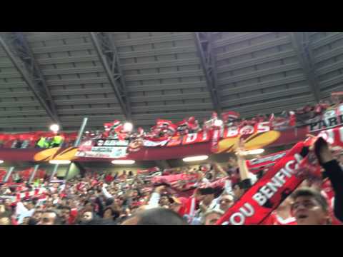 Europa League : Juventus-SL Benfica (Claque e adeptos do Benfica)